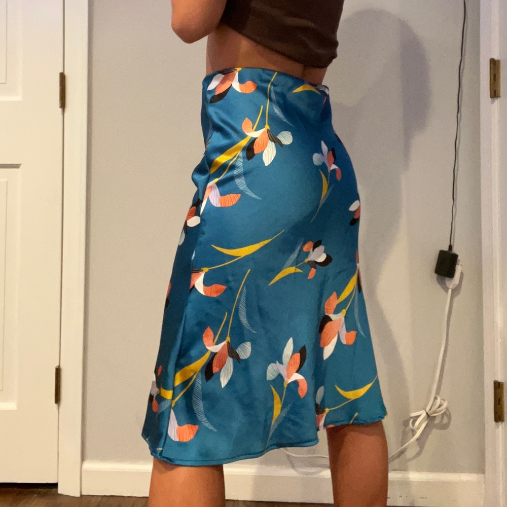 Lovely midi skirt!